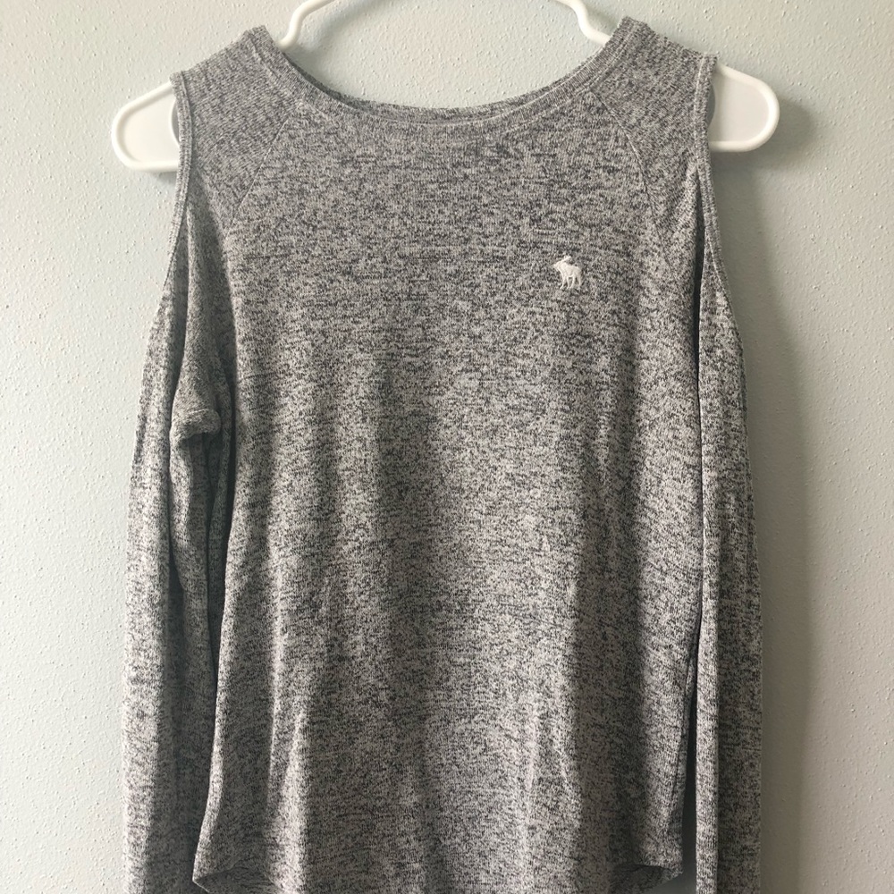 Gray cut off shoulder long sleeve